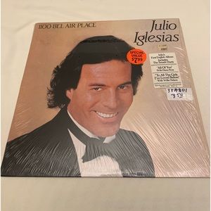Vintage Julio Iglesias vinyl record 1100 Bel Air Place 1984